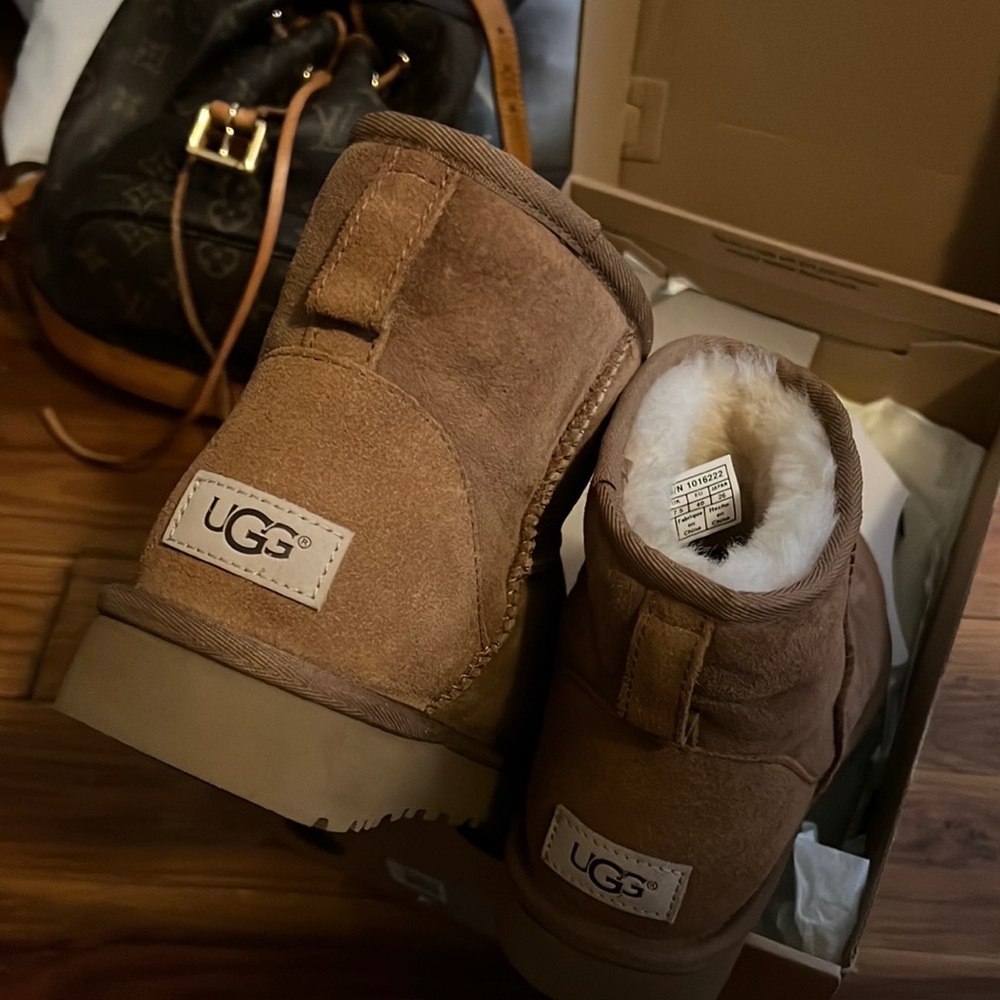 UGG MINI BOOTS